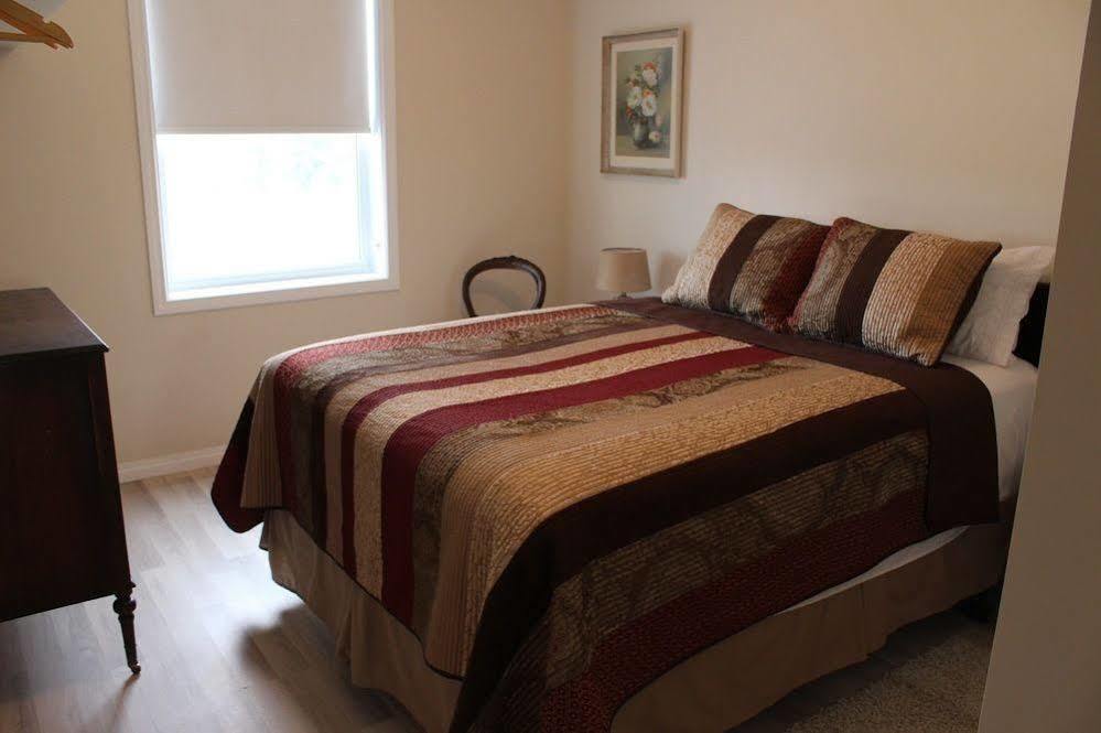 Onanole Honeycomb Bed & Breakfast מראה חיצוני תמונה